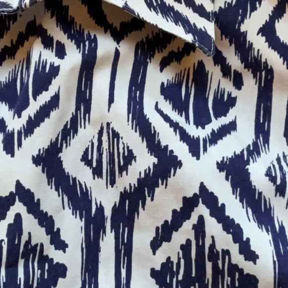 Chicos No Iron Ikat Blue and White 100% Cotton Shirt - Size 2 - Picture 4 of 4
